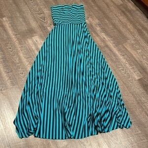ELAN STRIPED STRAPLESS MAXI DRESS